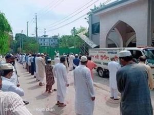 আইনমন্ত্রীর মা বীর মুক্তিযোদ্ধা জাহানারা হকের নামাজে জানাজার ছবি ।