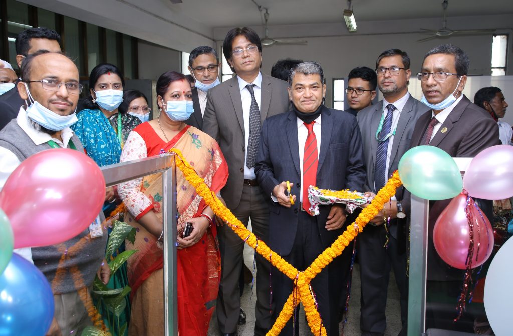 বিএইচবিএফসি’র ‘ওয়ান স্টপ সার্ভিস ডেস্ক’ এর শুভ উদ্বোধন করেন সম্মানিত চেয়ারম্যান প্রফেসর ড. মোঃ সেলিম উদ্দিন, এফসিএ, এফসিএমএ।